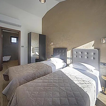 Marex - Modern With Private Pool, Near Sea -pavicini, Pula, Istria *