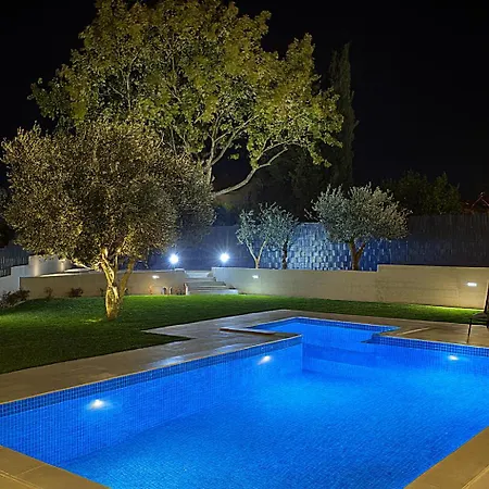 Marex - Modern With Private Pool, Near Sea -pavicini, Pula, Istria *